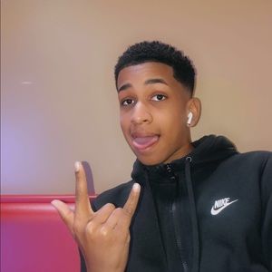 Meet your Posher, Aaron